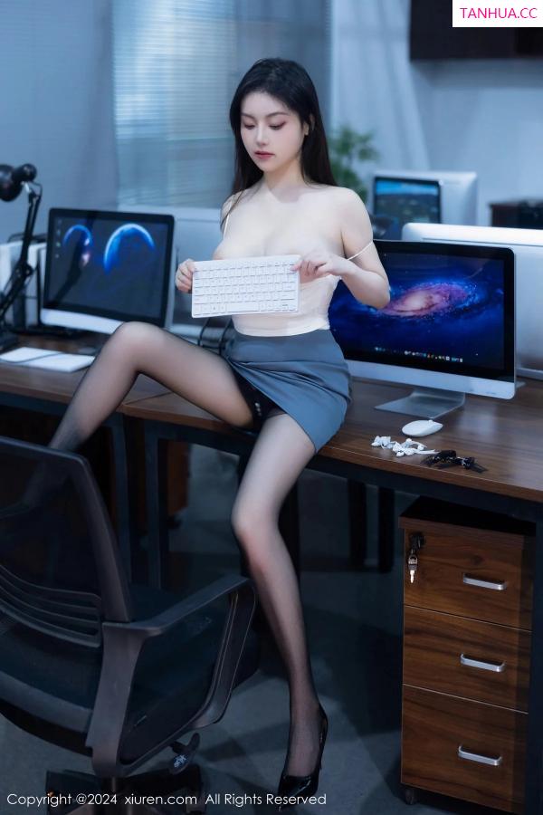   [XiuRen]高清写真图 2024.01.05 No.7923 豆瓣酱 OL丝袜第6张图片